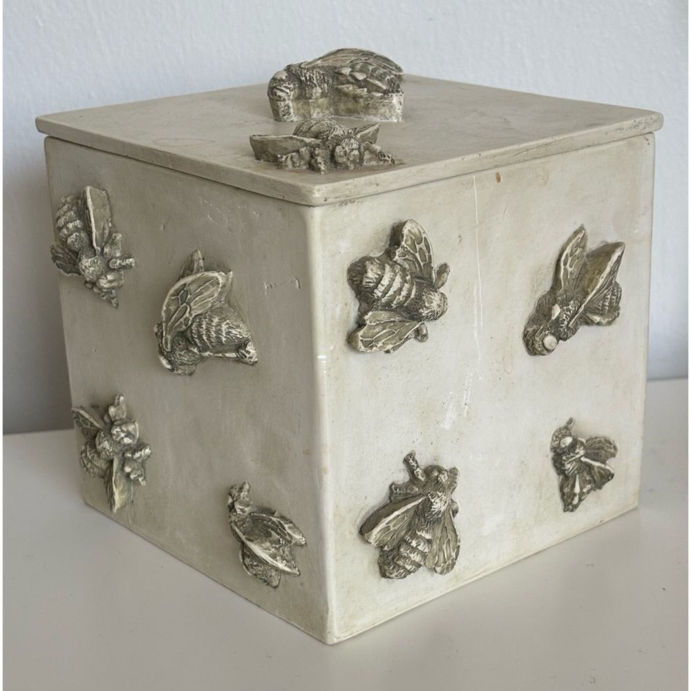 Vintage HEN-FEATHERS Cast Resin Trinket Box /Jewelry Box w Lid Bee All Over